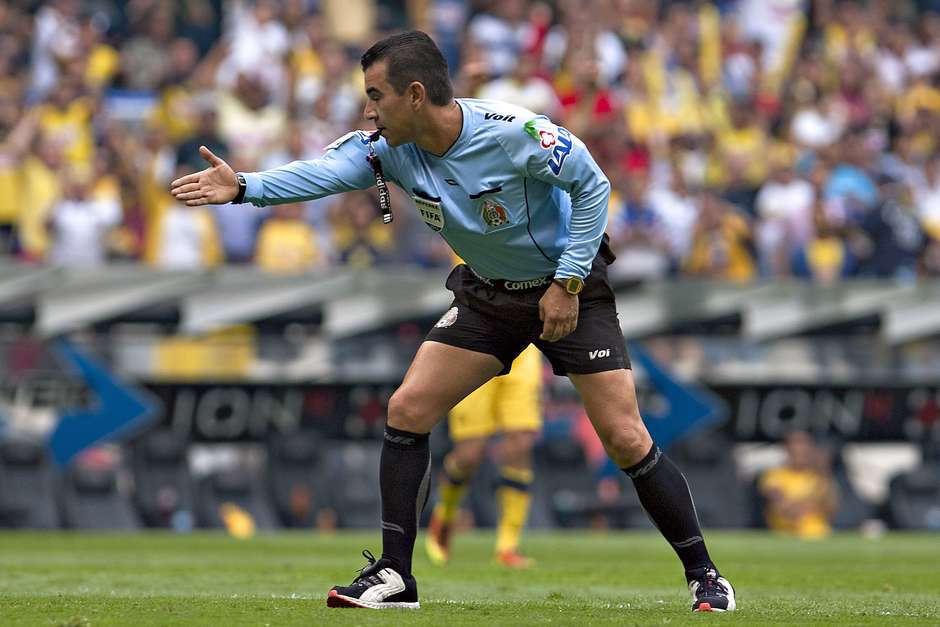 Paul Delgadillo es el arbitro que sancionara el clasico nacional en liguilla